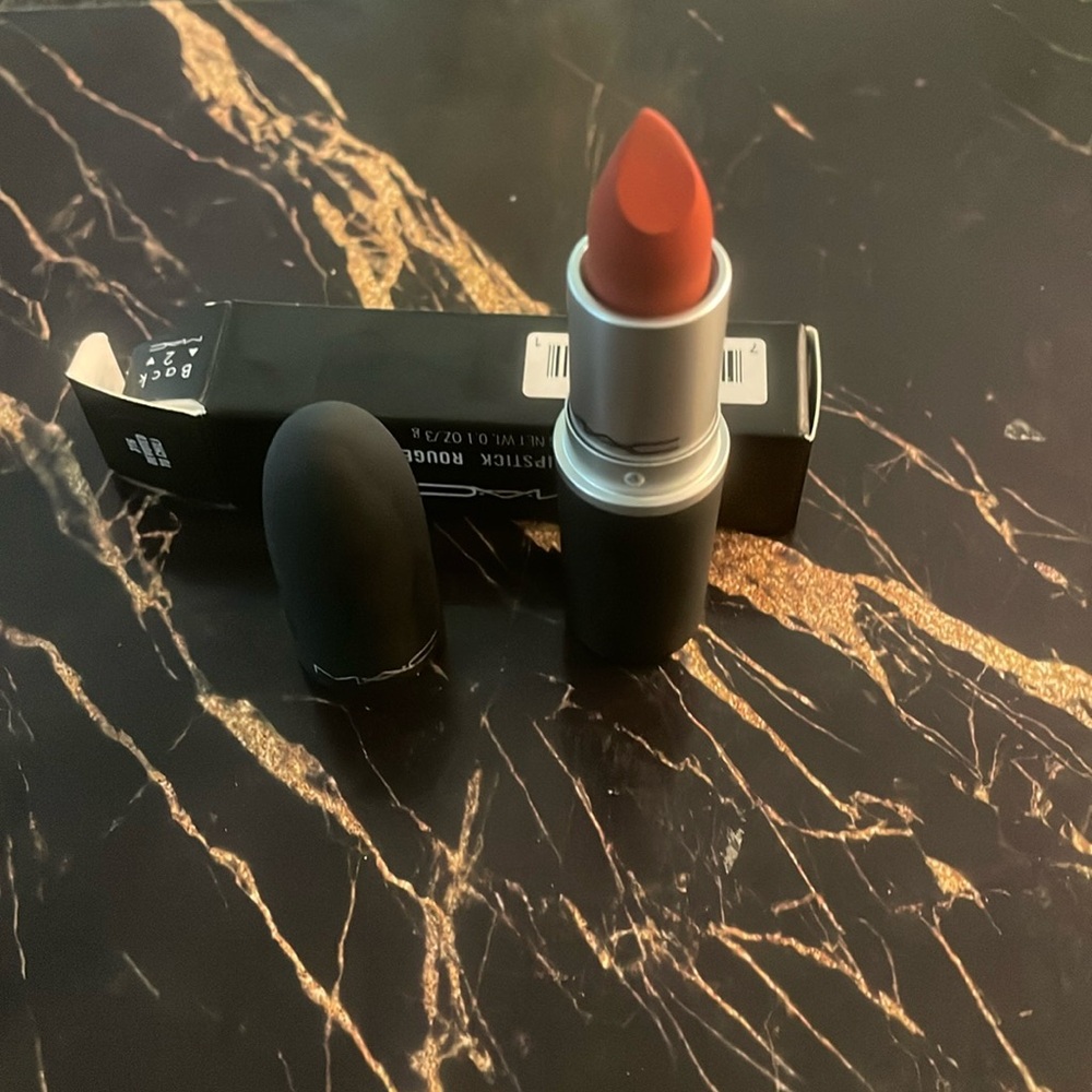 POWDERED KISS LIPSTICK - DEVOTED TO CHILI
